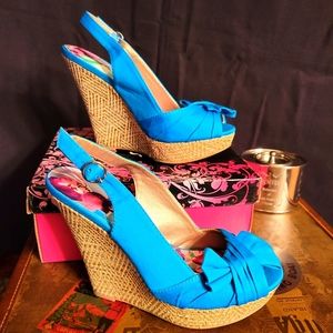 QUPID Turquoise Platform Peep-toe Slingback 👠